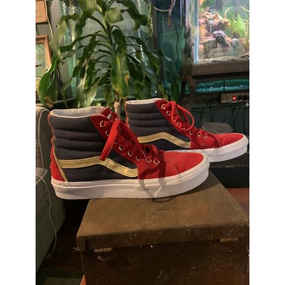 Captain Marvel x Vans sneakers shoes Men's 6.5 Women's 8 Earth 616's Sk8 HiTopsi - Picture 3 of 9